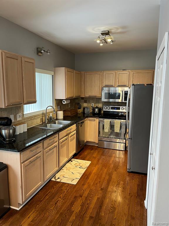 5592 JUNEBERRY Court, Waterford, MI 48329 — Photo 6