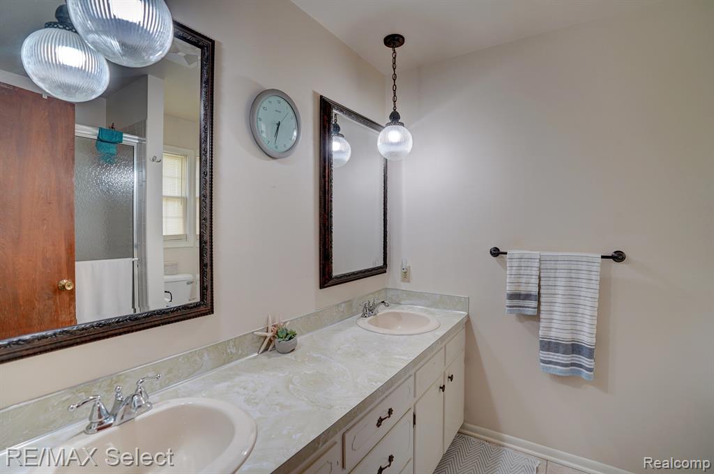 6181 Kings Scepter Court, Grand Blanc, MI 48439 — Photo 35