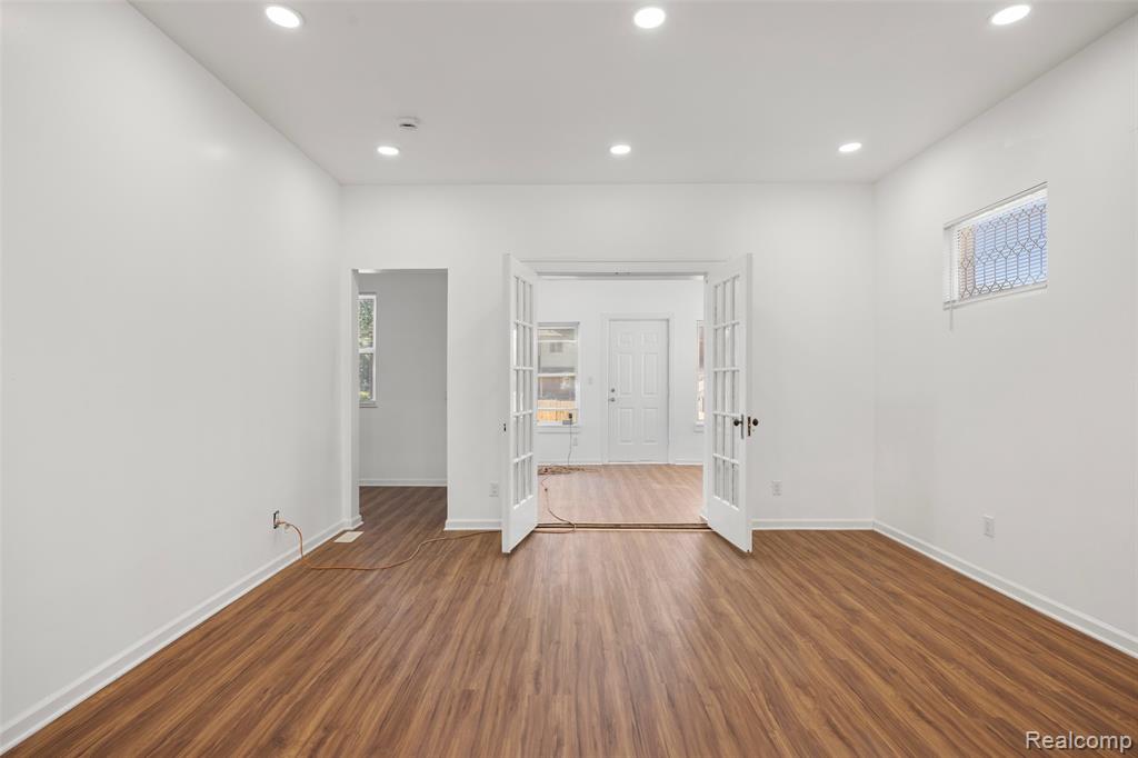 737 Webb Street, Detroit, MI 48202 — Photo 12