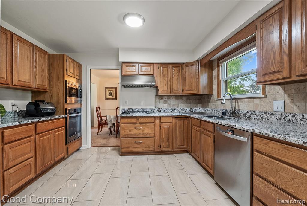 833 Cobblestone Drive, Rochester Hills, MI 48309 — Photo 4