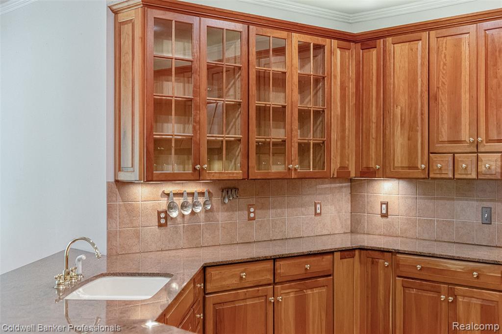 8661 DEERWOOD Road, Clarkston, MI 48348 — Photo 22