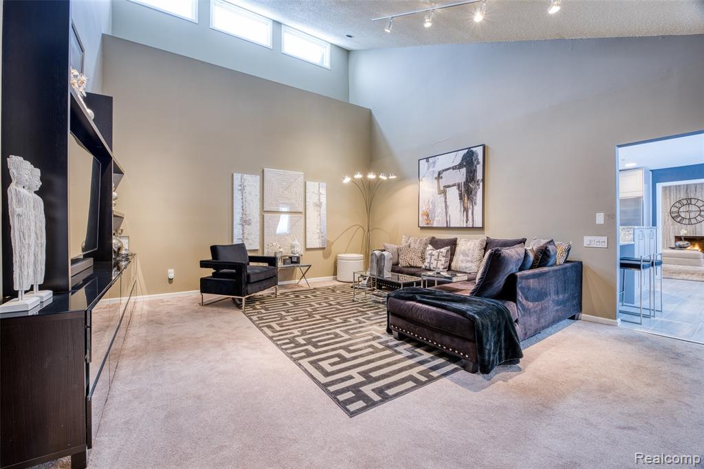 5292 Pond Bluff Drive, West Bloomfield, MI 48323 — Photo 44