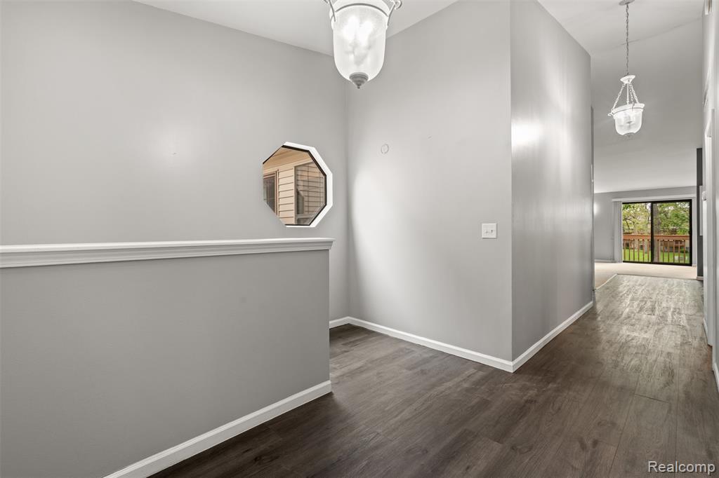 4921 N Oak Hill Drive, Waterford, MI — Photo 4