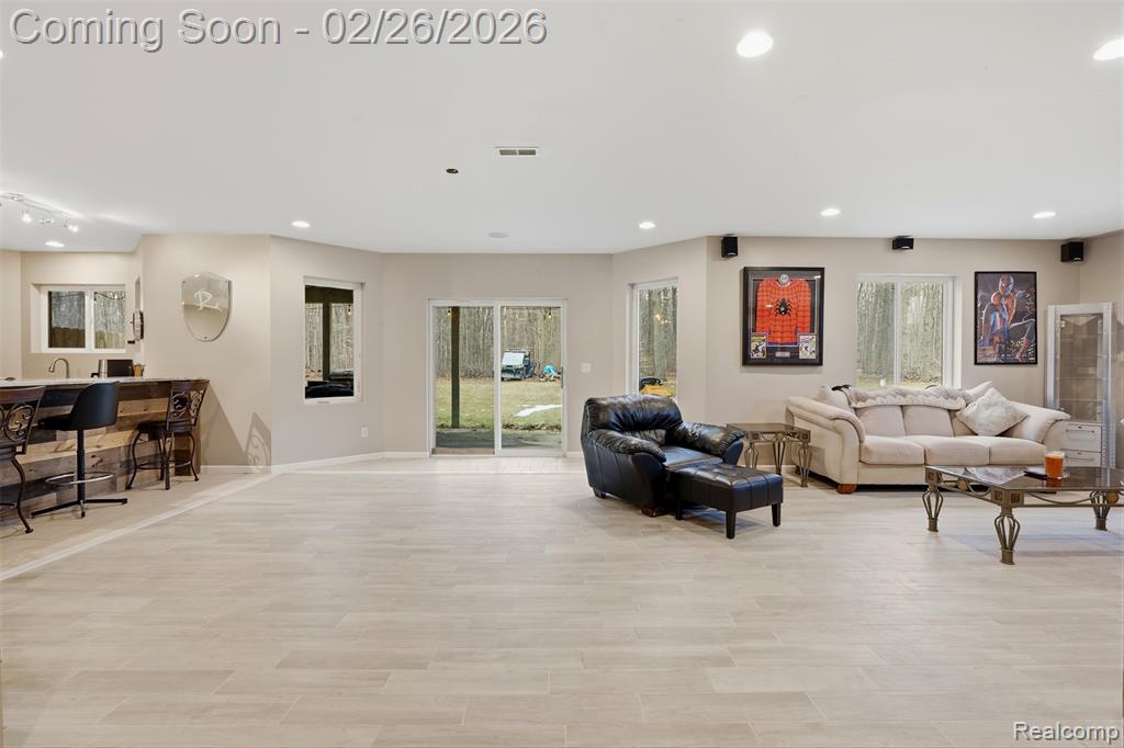 65690 North Avenue, Ray, MI, 00000