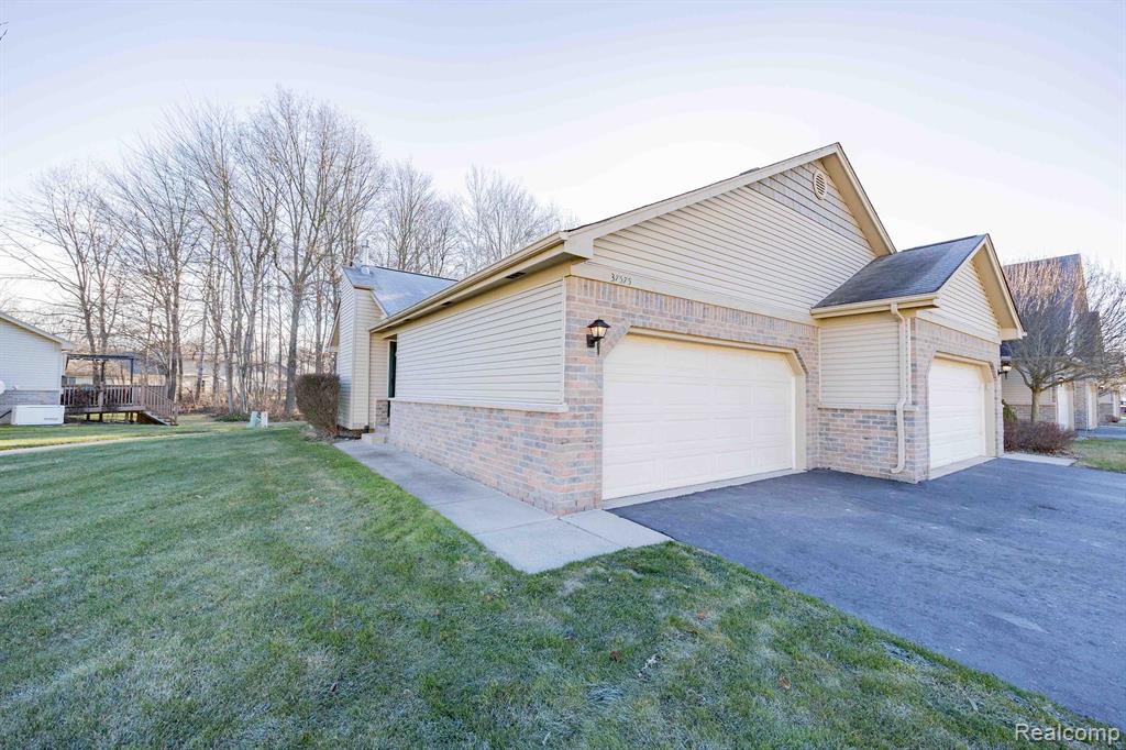 37575 N DIANNE Lane, New Boston, MI 48164 — Photo 2