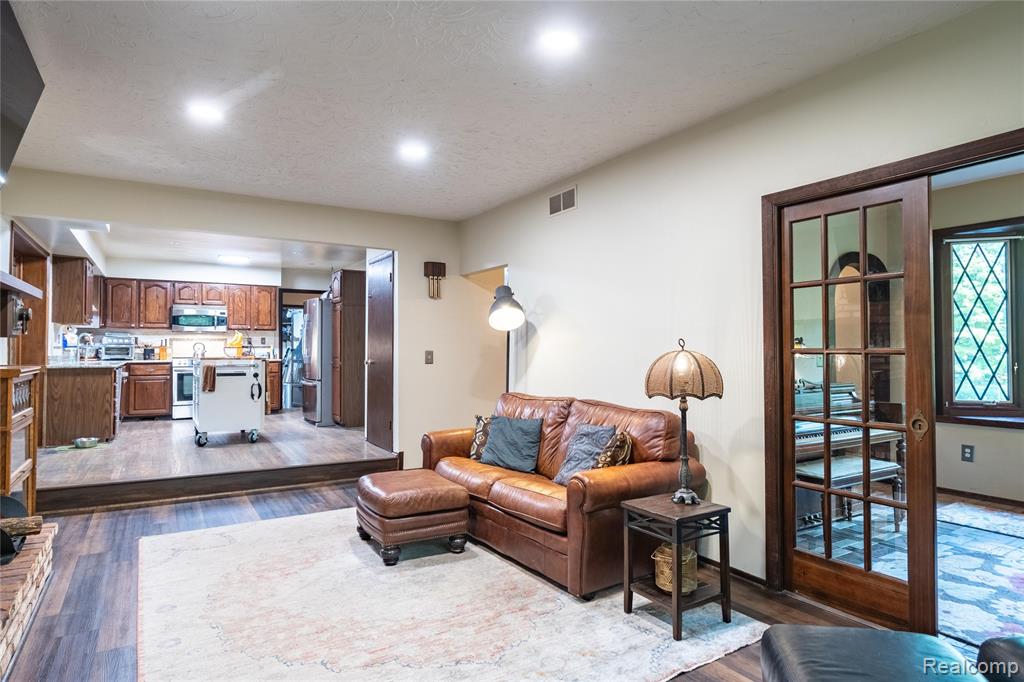 55535 WOODY Lane, South Lyon, MI 48178 — Photo 3
