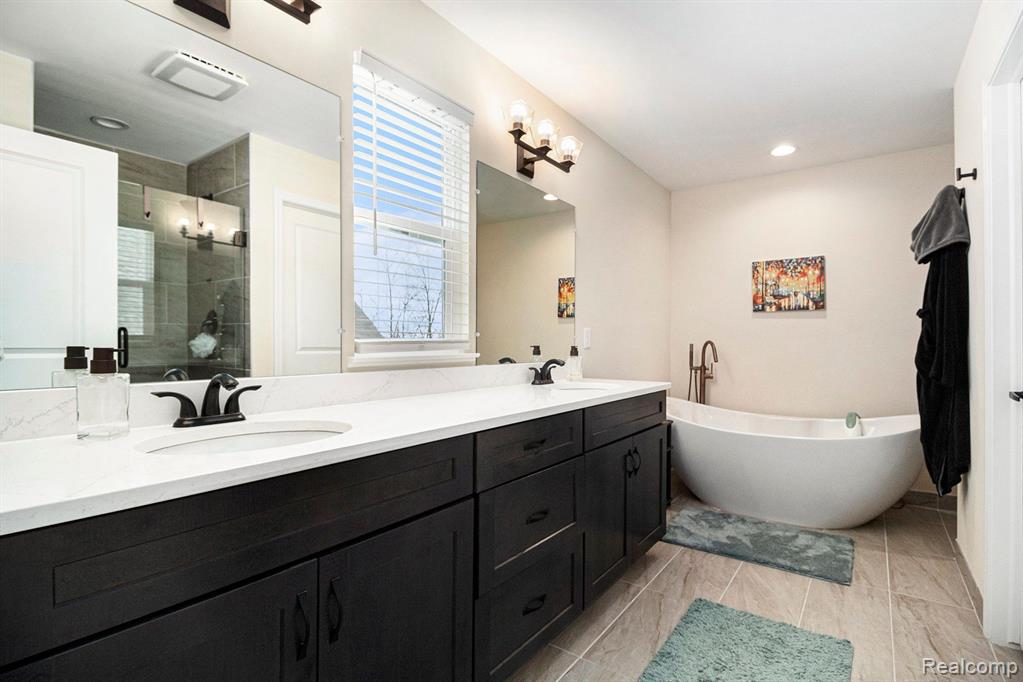 4334 ROLLING MEADOW Lane, Ypsilanti, MI 48197 — Photo 16