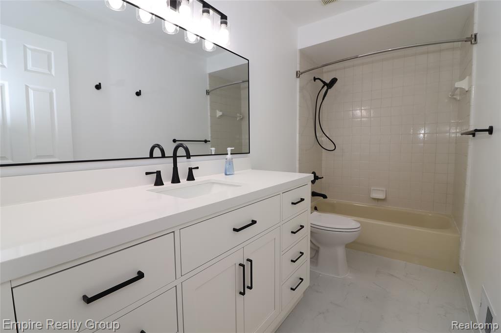41610 Conner Creek Drive, Canton, MI 48187 — Photo 27