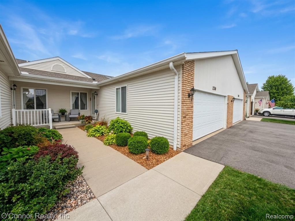 836 Crystal Lane, Marysville, MI 48040