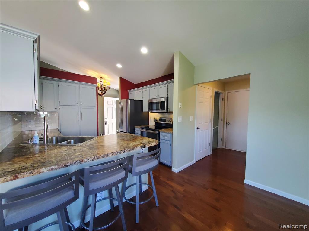 7281 Hawthorne Circle, Goodrich Vlg, MI — Photo 5