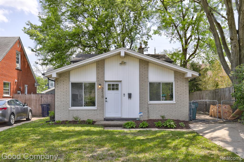 2410 E Lincoln Avenue, Royal Oak, MI 48067