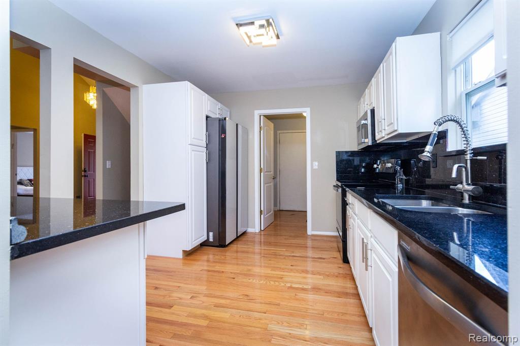 487 N Oak Drive, Commerce Twp, MI 48390 — Photo 13