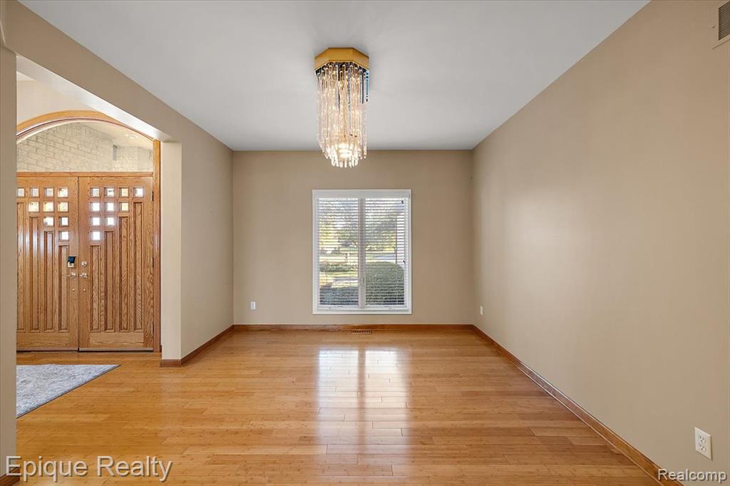374 Oakbridge Drive, Oakland, MI 48306 — Photo 25