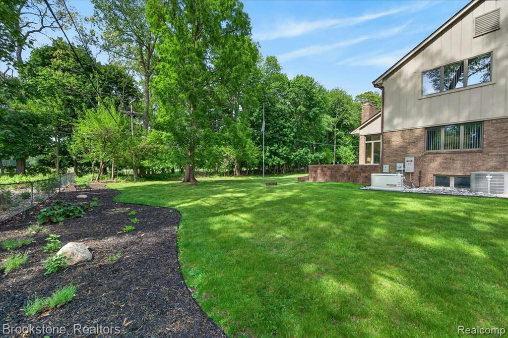 2610 Vanel Court, West Bloomfield, MI 48324 — Photo 43