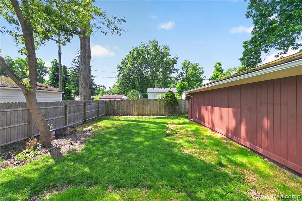 4841 Fenmore Avenue, Waterford, MI 48328 — Photo 28
