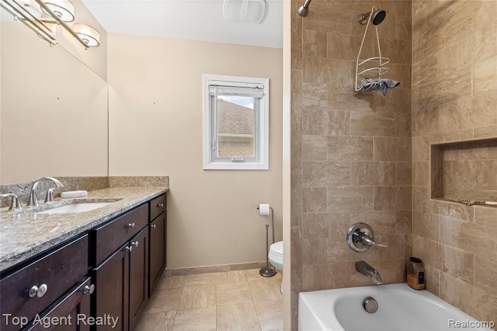 46891 Meadowview Court, Shelby Twp, MI 48317 — Photo 14