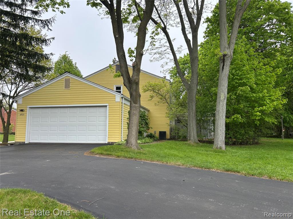 4923 Stamford Drive, West Bloomfield, MI 48323 — Photo 28