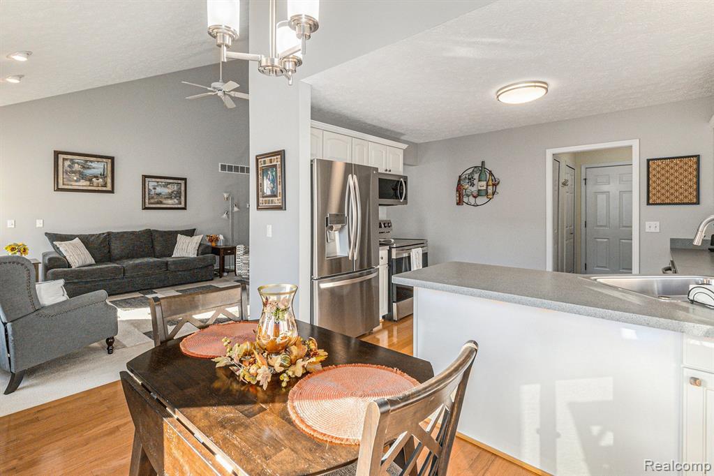 2574 KERRIA Drive, Howell, MI 48855 — Photo 43