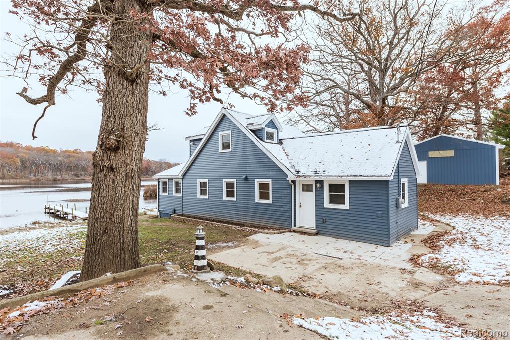 542 Oak Dale Drive, Chelsea, MI 48118 — front exterior