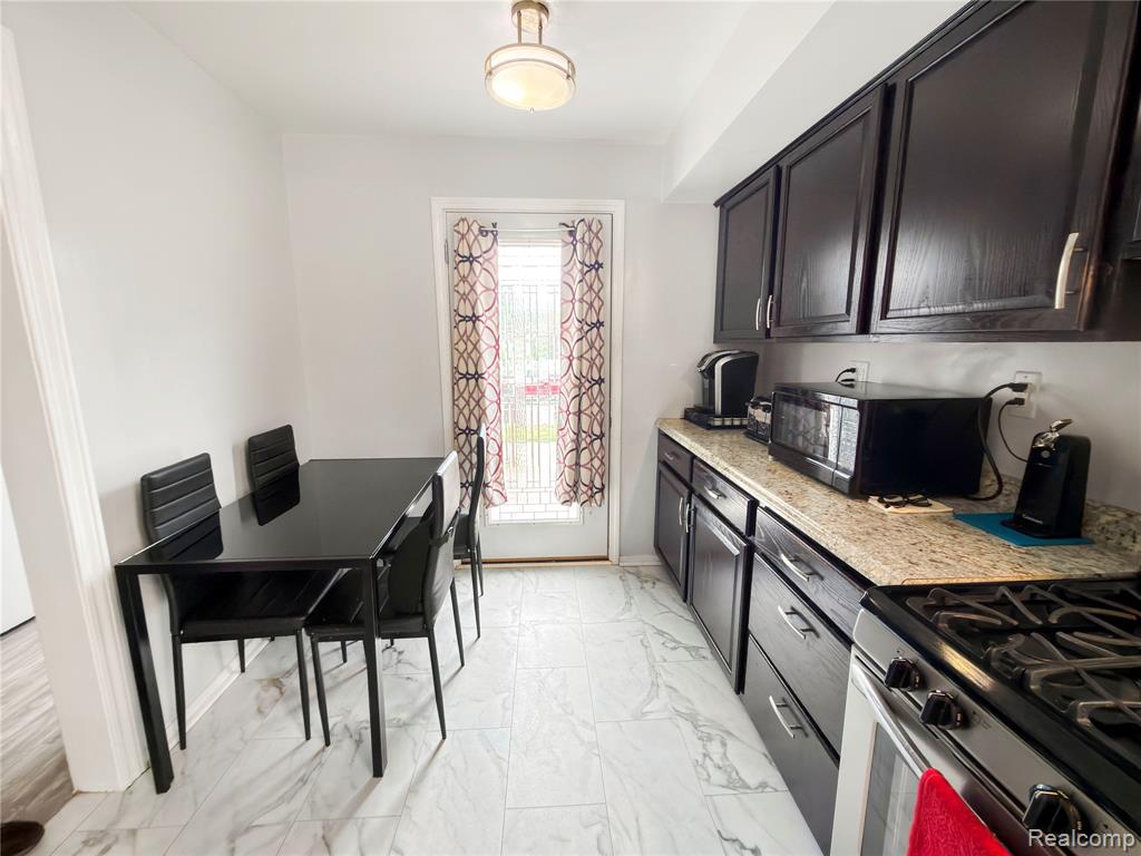 6907 Orchard Avenue, Dearborn, MI 48126 — Photo 16
