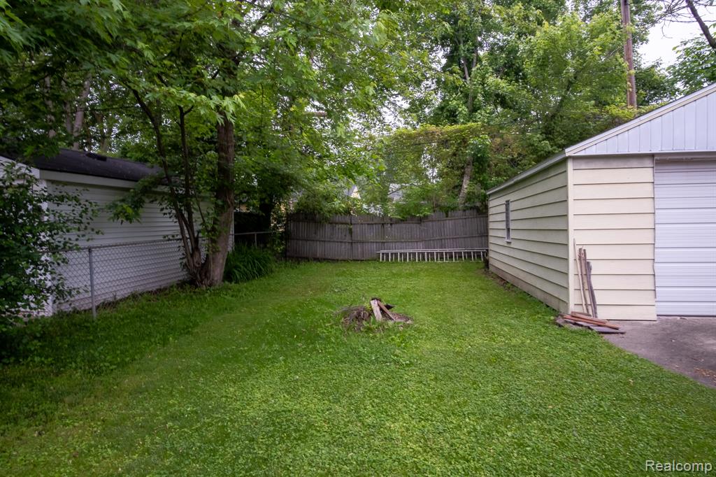 623 E Brockton Avenue, Madison Heights, MI 48071 — Photo 23