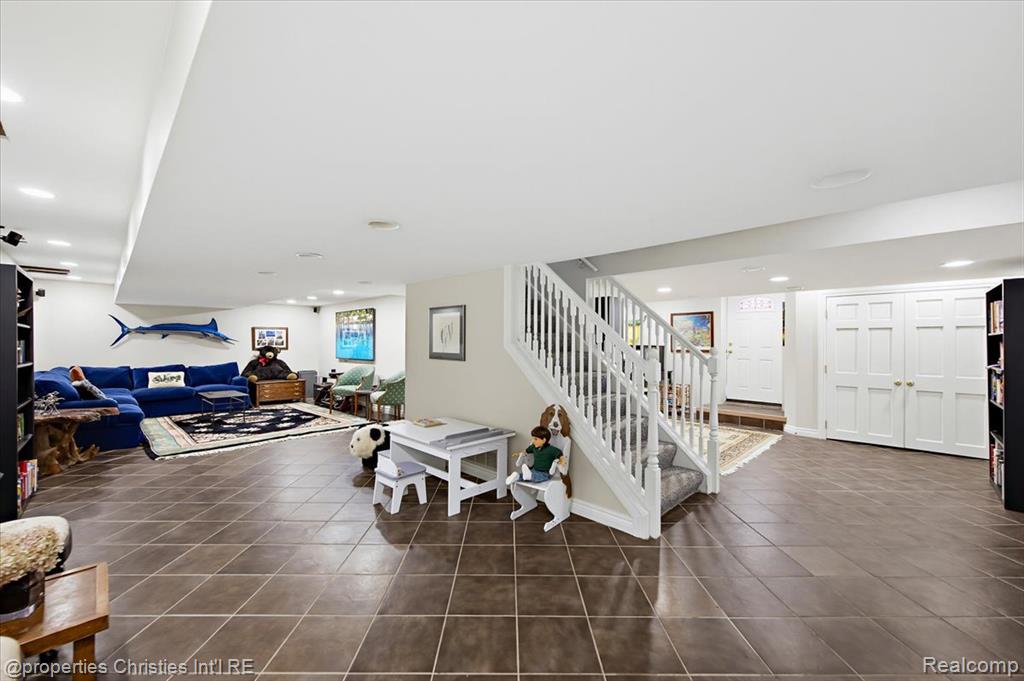 950 E Glengarry Circle, Bloomfield Hills, MI 48301 — Photo 48