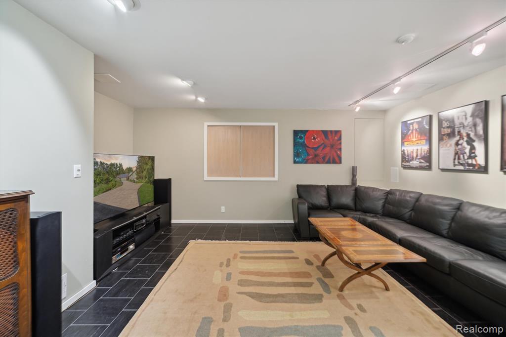 2172 Anns Way, Ann Arbor, MI 48105 — Photo 40
