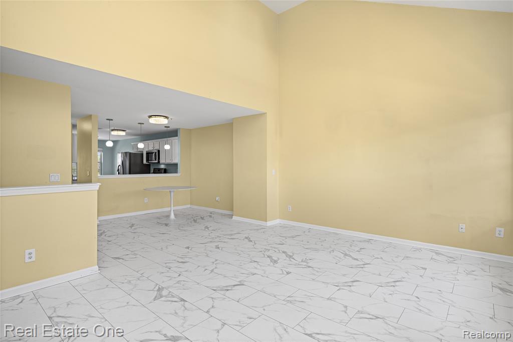 160 Sandy Lane, Walled Lake, MI 48390 — Photo 23