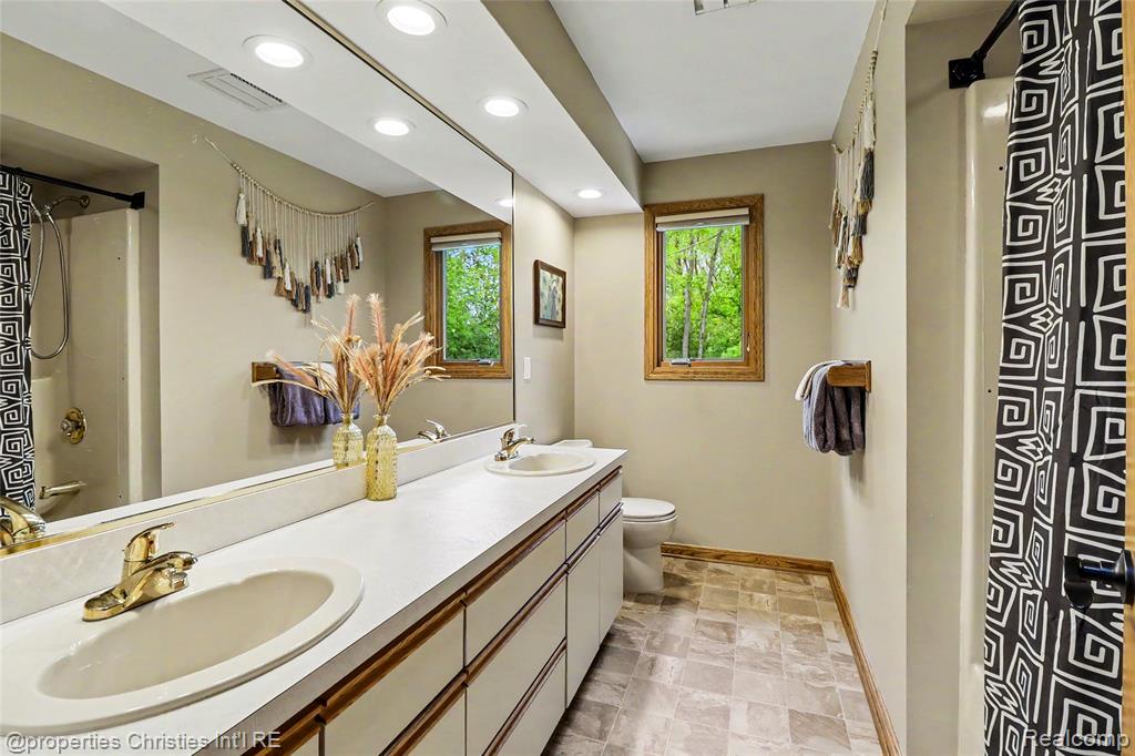 252 Granada Drive, White Lake, MI — Photo 27