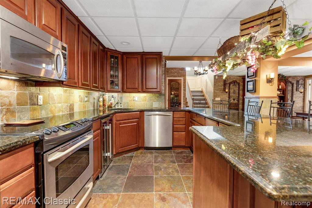 18416 CLAIRMONT Circle E, Northville, MI 48168 — Photo 32