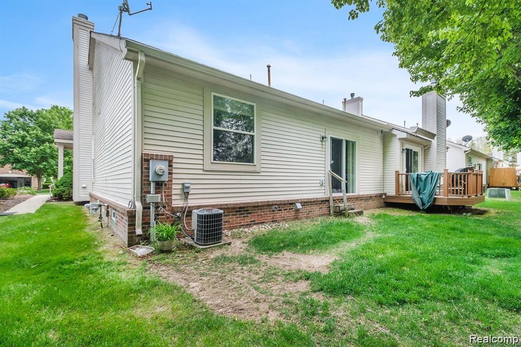 5307 S RIVER Drive, Commerce Twp, MI 48382 — Photo 23