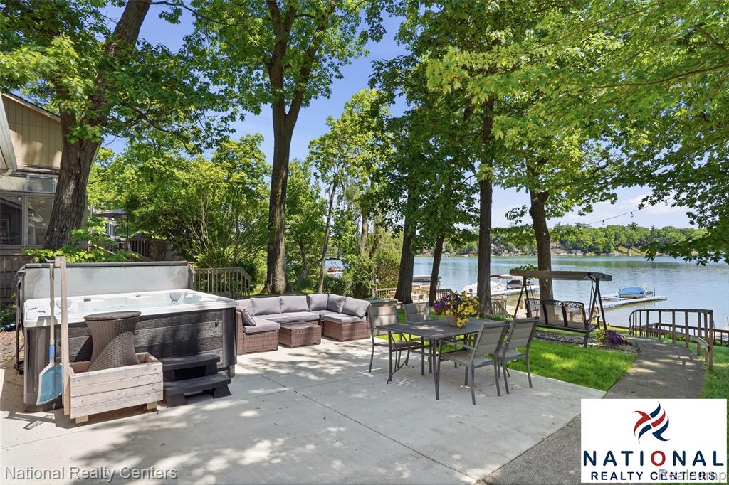 3889 Lakewood Drive, Waterford, MI 48329 — Photo 44