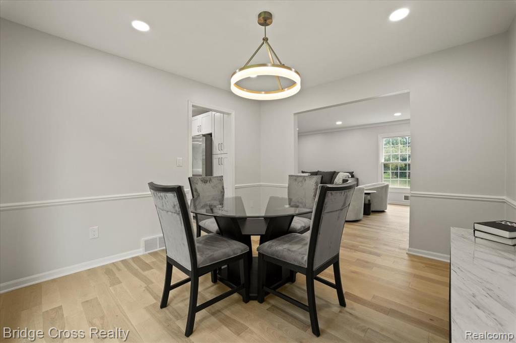 655 S Spinningwheel Lane, Bloomfield Hills, MI 48304 — Photo 11