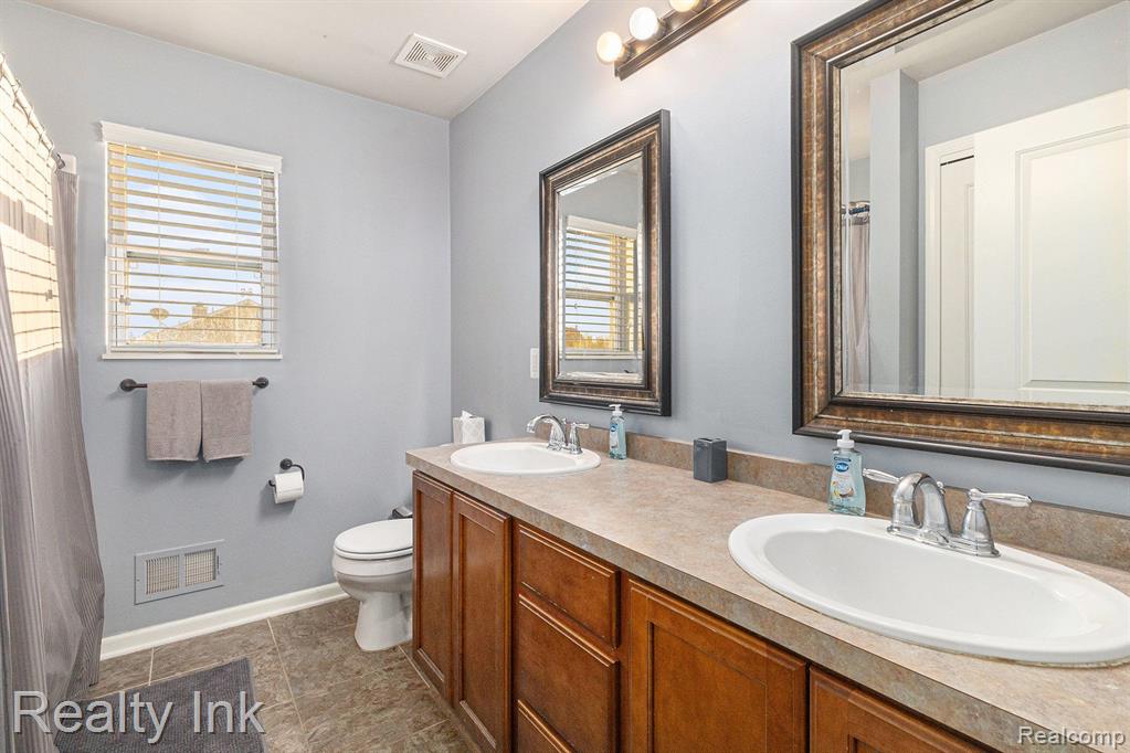 3051 FIELDSTONE Drive, Dexter, MI 48130 — Photo 23