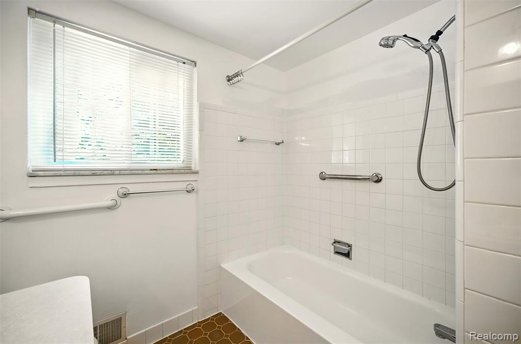 53626 Debra Drive, Shelby Twp, MI 48316 — Photo 20