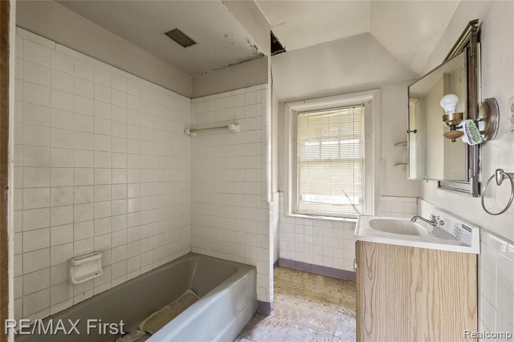 3065 Iroquois Street, Detroit, MI, 48214