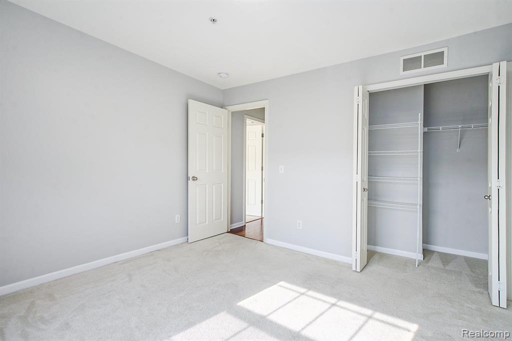 226 W OAKBROOK Drive, Ann Arbor, MI 48103 — Photo 25