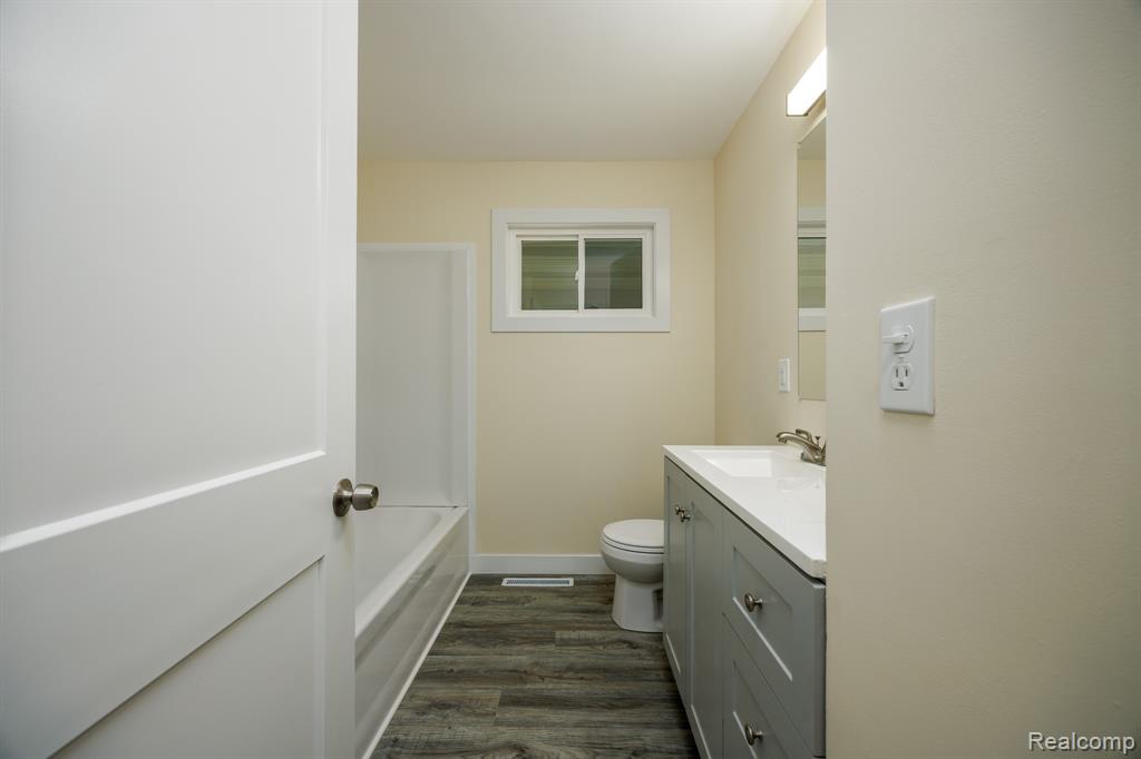 6298 Nightingale Drive, Flint, MI 48506 — Photo 11