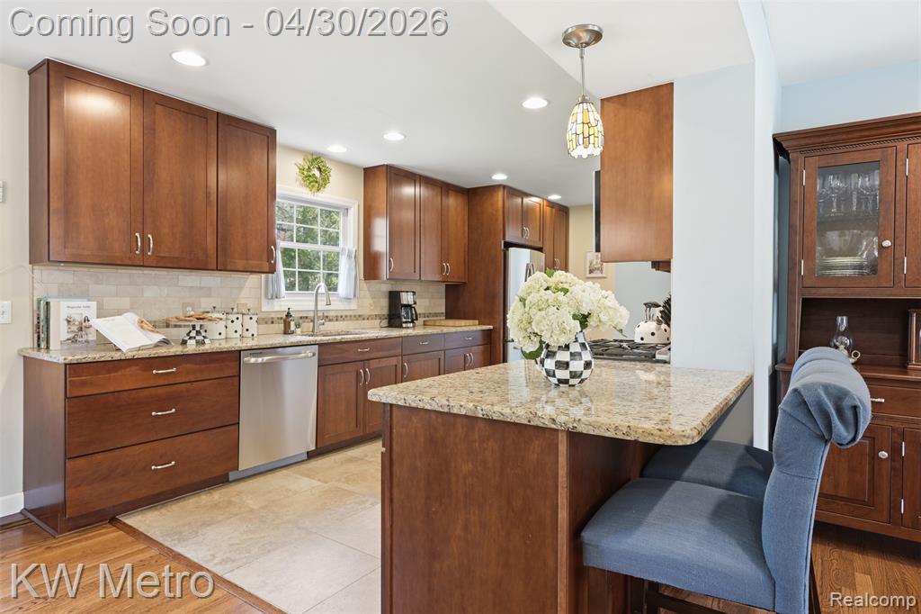 34180 Schulte Drive, Farmington, MI 48335 — Photo 9