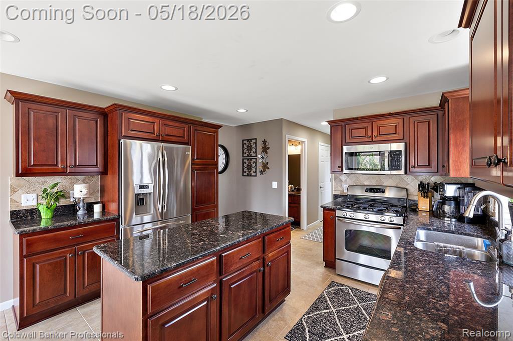 16532 Moore Park Road, Macomb, MI 48044 — Photo 9