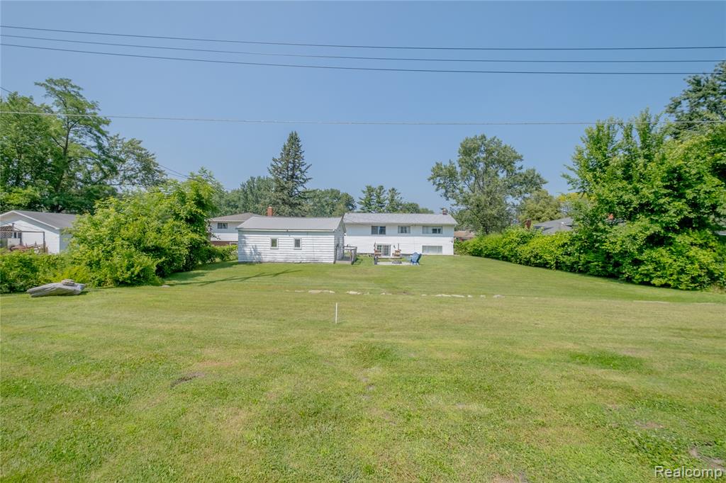 911 Worchester Drive, Fenton, MI 48430 — Photo 23
