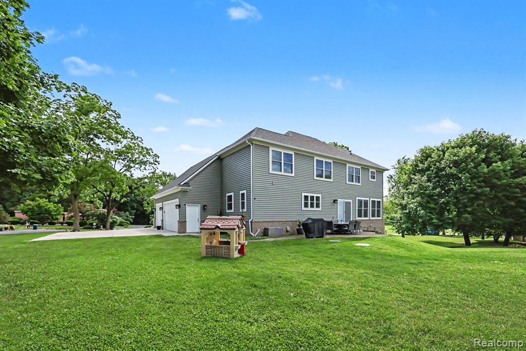1660 Winthrop Road, Bloomfield, MI 48302 — Photo 37