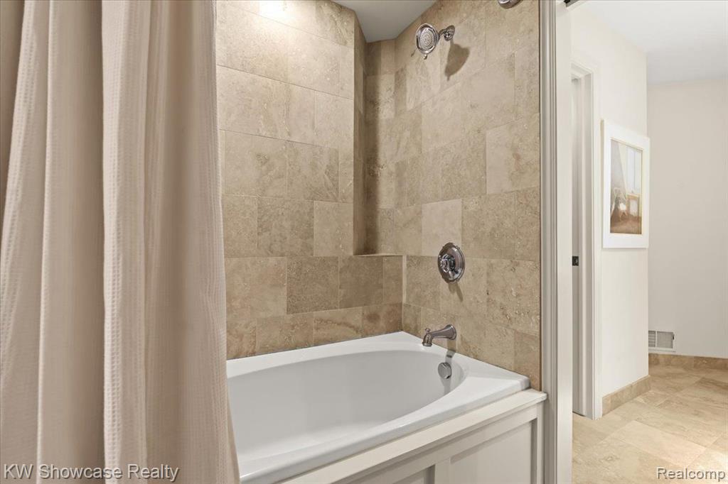 4563 HAVERHILL, Commerce Twp, MI 48382 — Photo 43