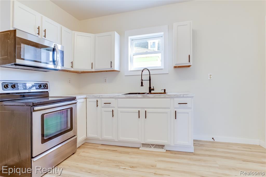 711 Stanton Street, Port Huron, MI 48060 — Photo 10