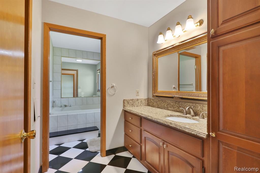 53201 MARANATHA Lane, Wixom, MI 48393 — Photo 21