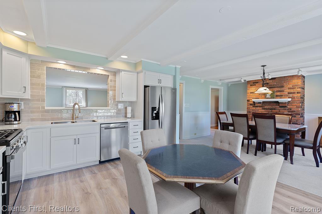 9350 BYROMAR Lane, Grosse Ile, MI 48138 — Photo 14