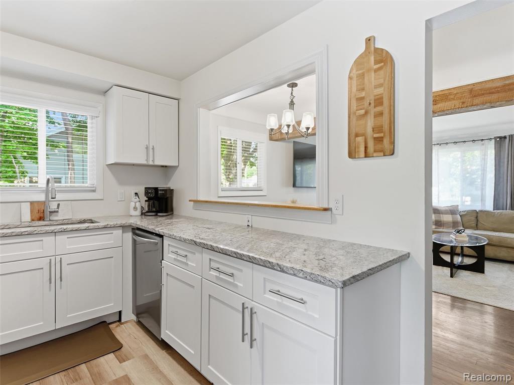 6053 Van Syckle Avenue, Waterford, MI 48329 — Photo 13
