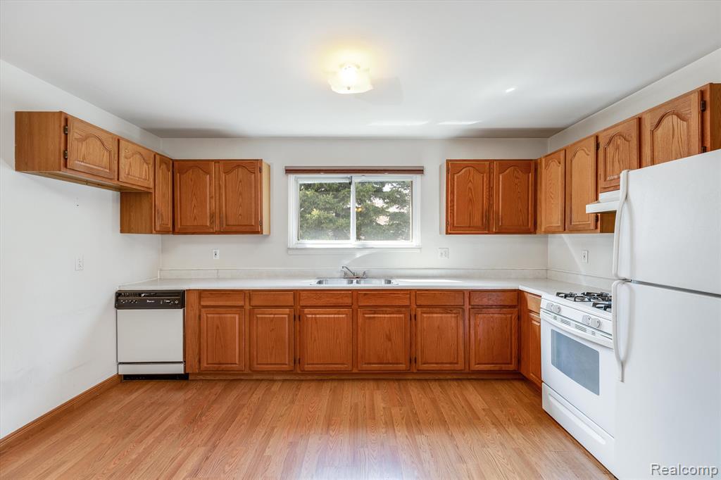 8625 BROUGHAM Drive, Sterling Heights, MI 48312 — Photo 8