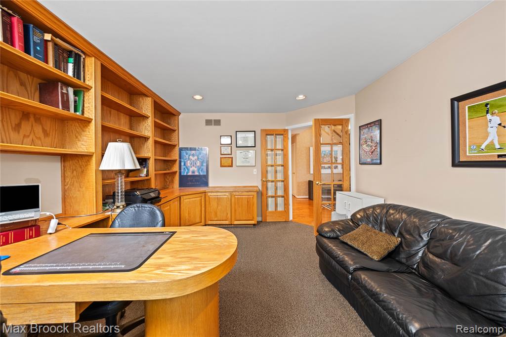 6684 Stonebridge E, West Bloomfield, MI — Photo 31