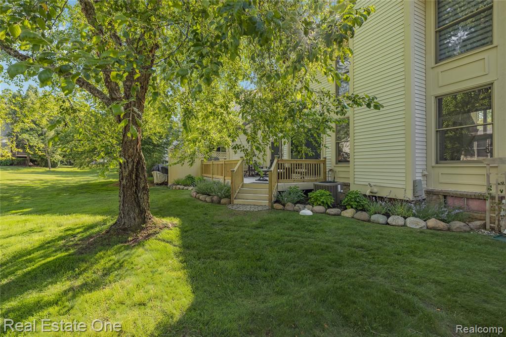 7105 Winding Brook Court, West Bloomfield, MI — Photo 7